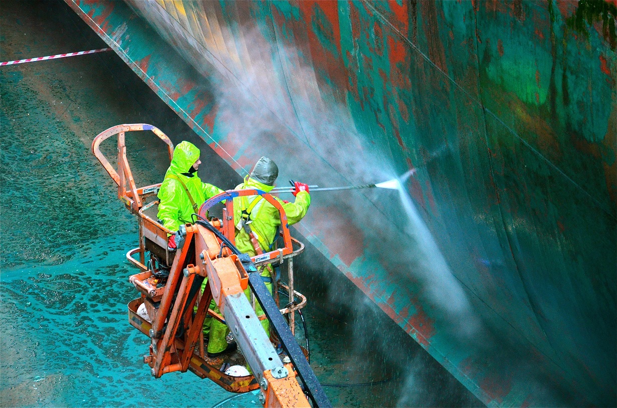 Cammell Laird Ulysses paint blast (wide) DSC_6427
